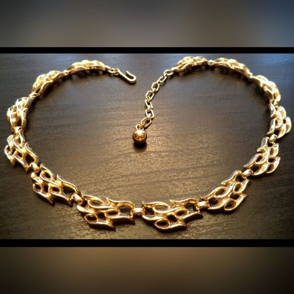 RARE VINTAGE SIGNED CROWN TRIFARI GOLDTONE 16 3/4" NECKLACE EXCELLENT CONDITION - Picture 1 of 16